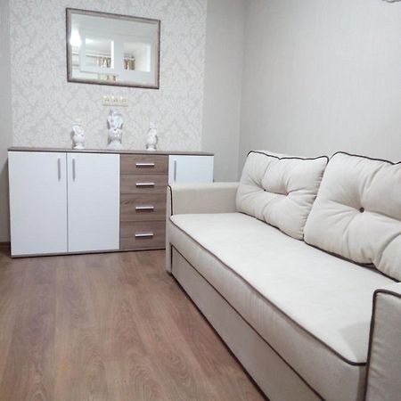 Two-Bedroom Apartment In The Center Khmelʼnytsʼkyy Zewnętrze zdjęcie